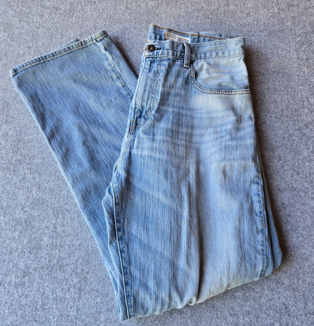 Cremieux Men’s Jeans Light Wash Relaxed Fit Straight Mid Rise 34x32